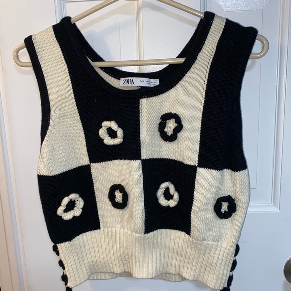 Zara Sweaters Zara Black And White Floral Knit Sweater Vest Poshmark